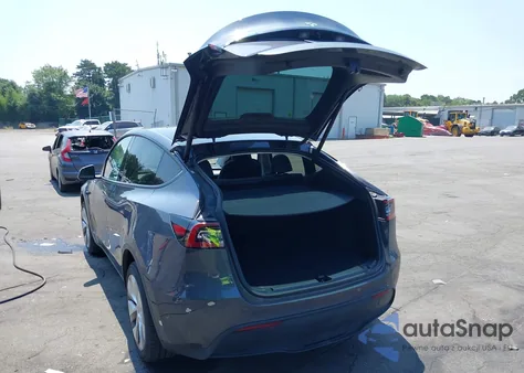 2023 Tesla Model Y Awd/Long Range Dual Motor All-Wheel Drive z USA, uszkodzony, nr VIN 7SAYGDEE3PA183786